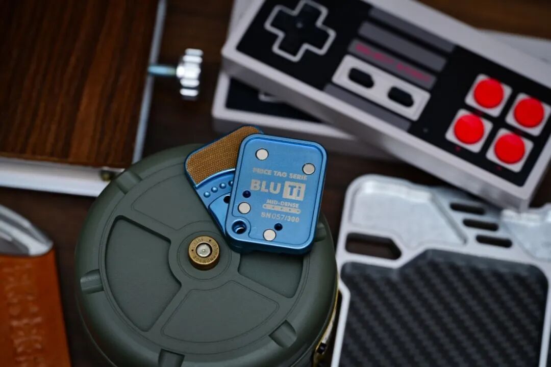 Blue Price Tag back with engraved lettering, round metal parts and openings