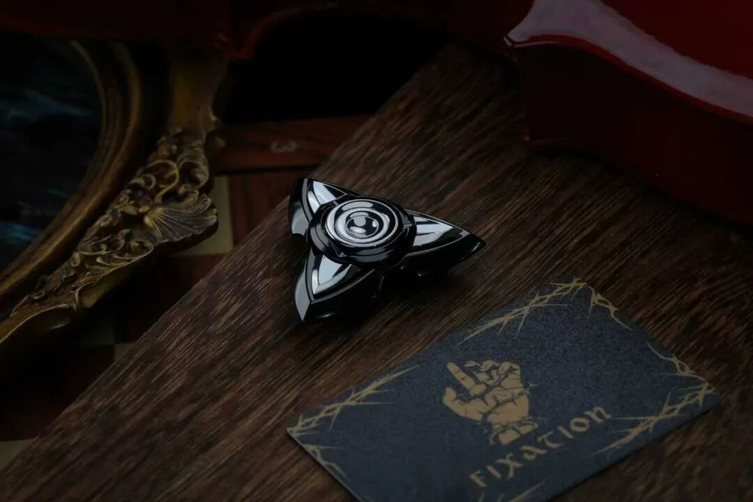 Glossy black zirconium-alloy Sword Heart paired with bright stainless-steel smaller blades and a button centre post.