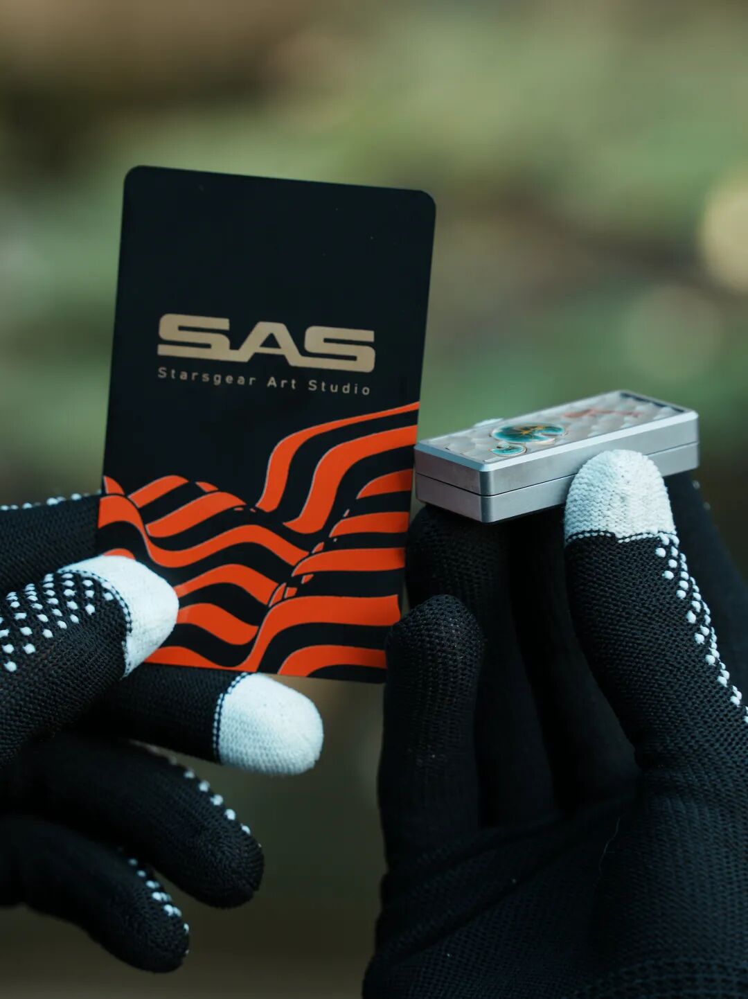 Side view of the Hejian Liying slider beside its SAS product card