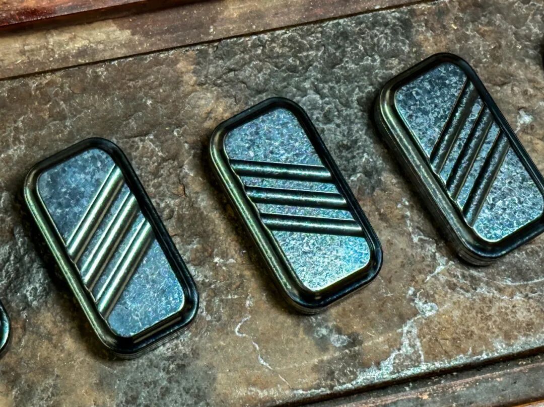 Angled crystallized zirconium Lucky Candy pieces in close-up, with different reflections on the frames, grooves and flat faces