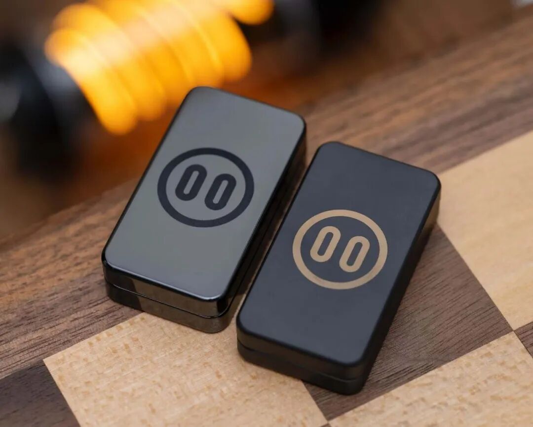 Polished and Yingsha black ceramic Zhu Bizi sliders side by side