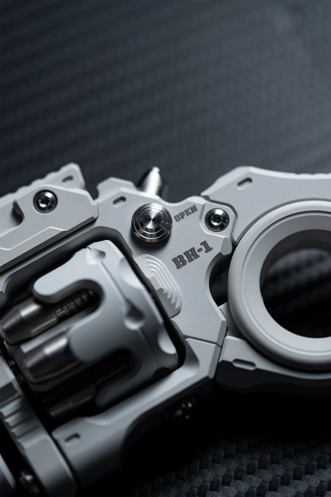 Close view of the white Breaker Howitzer body, finger ring and screws