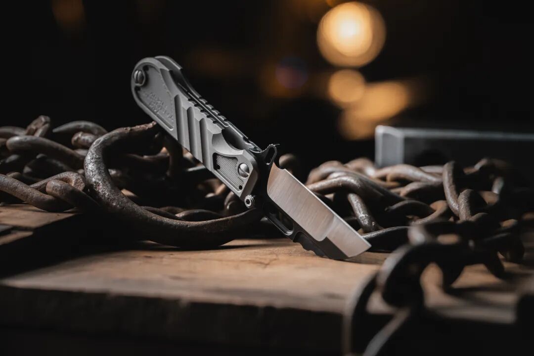 A still photograph of the open Moyeworks Bk4 folding version
