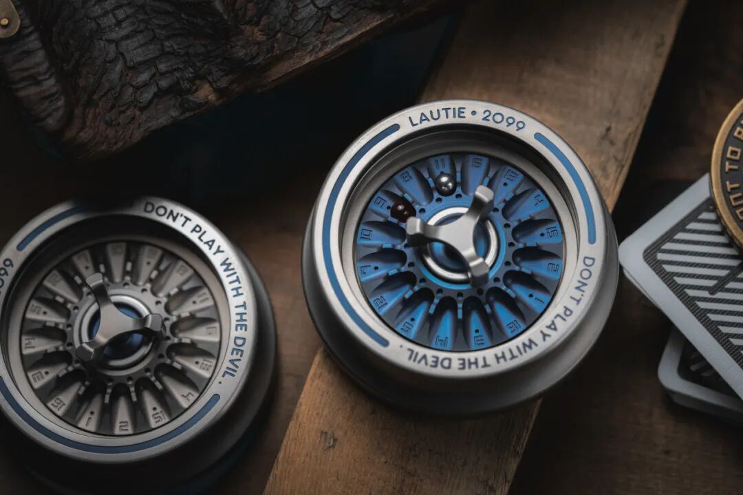 Titanium-alloy Carnival wheels with blue and plain number disks