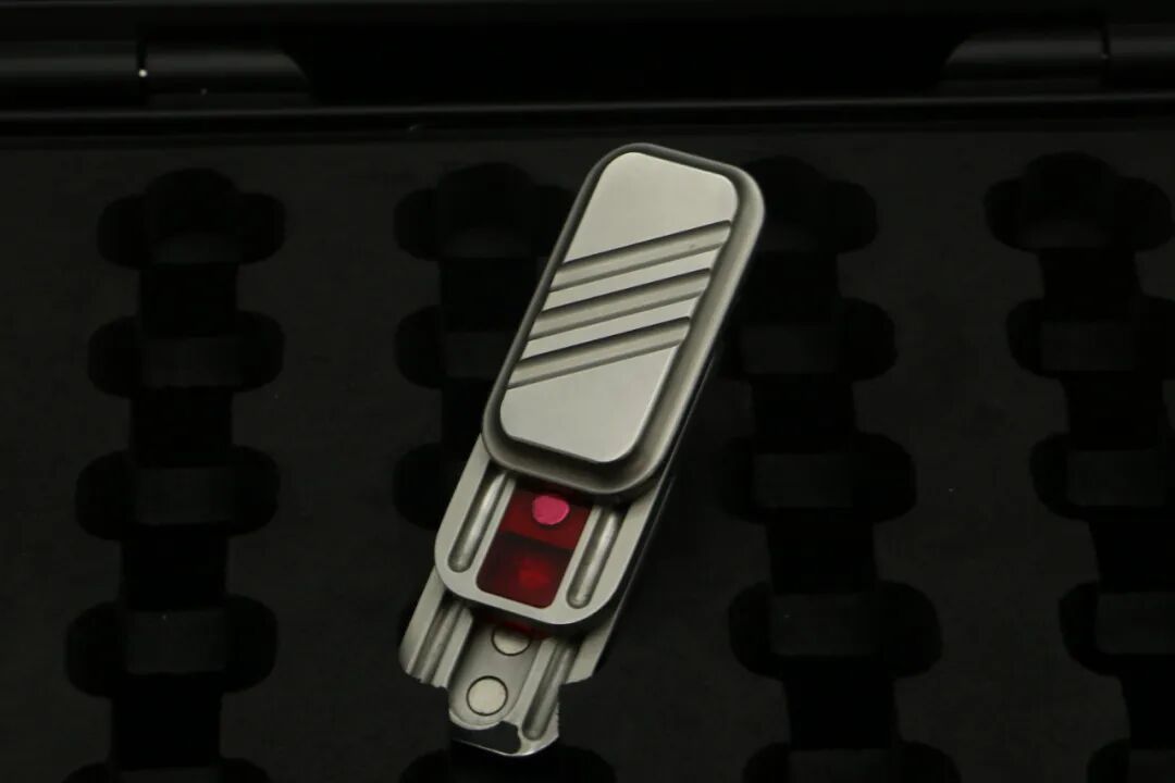 KAIS Lucky Candy / The sandblasted 2.0 edition is shown. Polished is a separate finish option.